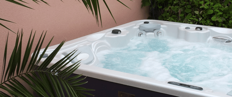 Control the massage intensity with the Mallorca Hot Tub